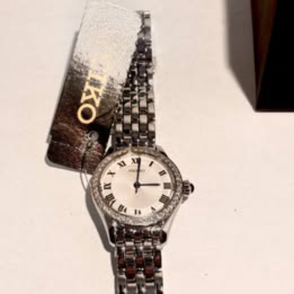 Seiko Classic Ladies Watch Made With Swarovski Crystals SUR333P1 New With Tags - Picture 2 of 3